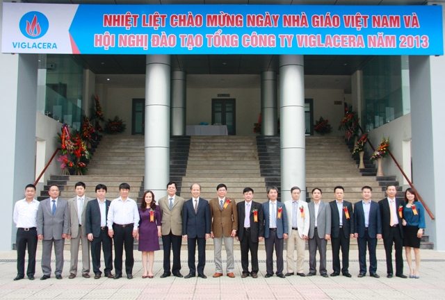 Lễ kỷ niệm ngày nhà giáo Việt Nam 20/11 và Hội nghị đào tạo Viglacera 2013.